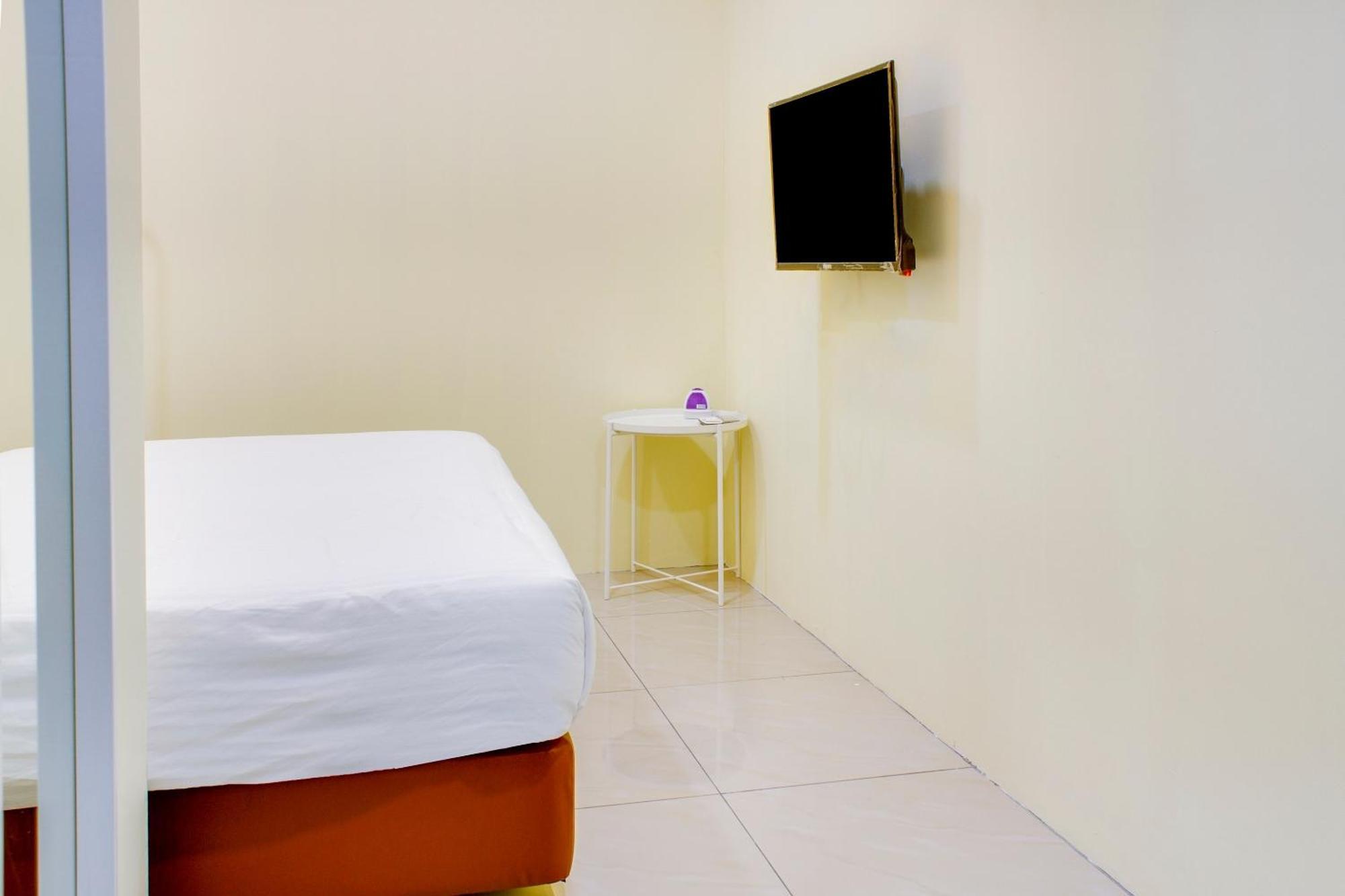 Oyo 90090 Roselyn Inn 2 Pasir Gudang Exteriör bild