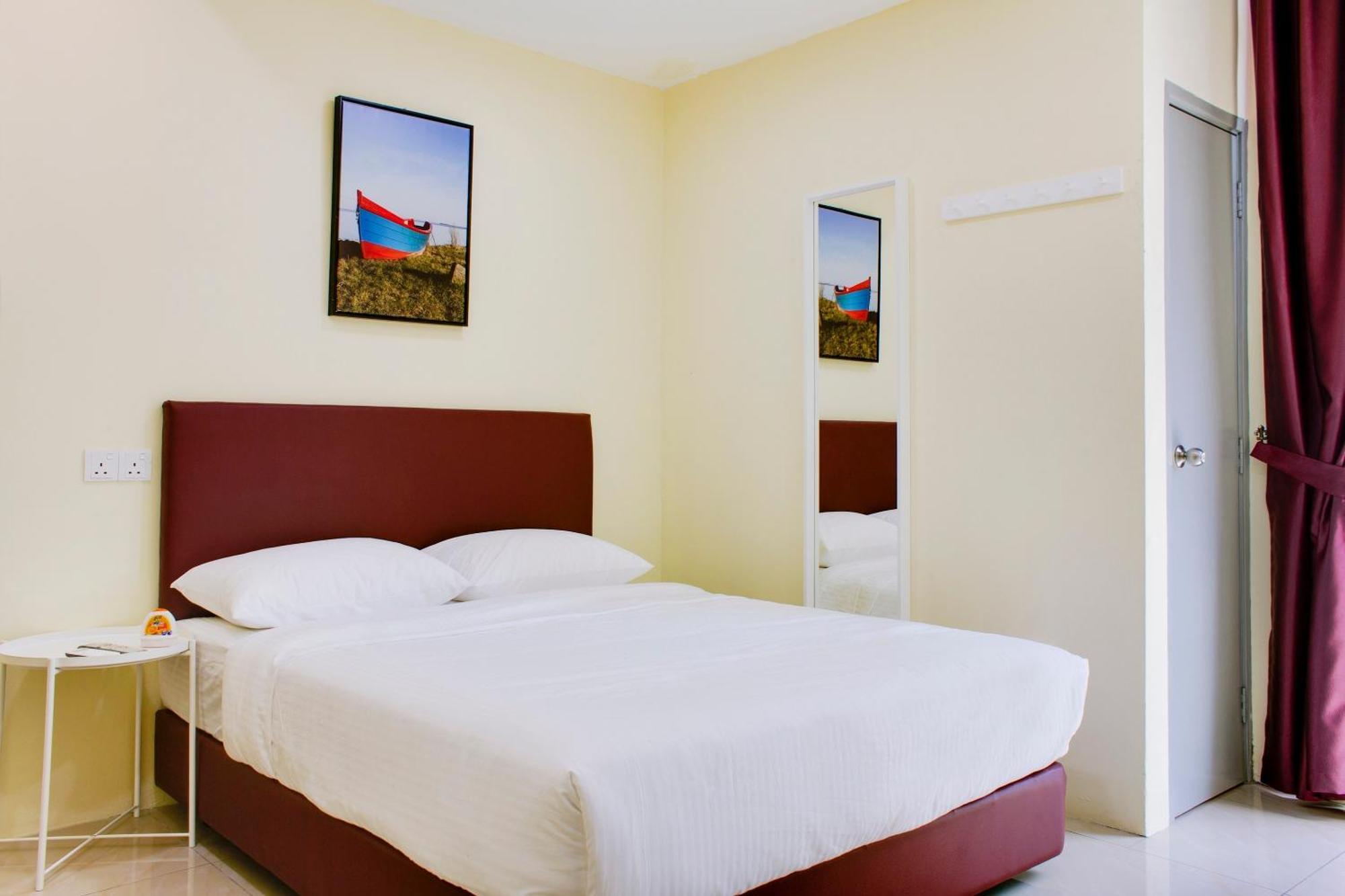 Oyo 90090 Roselyn Inn 2 Pasir Gudang Exteriör bild