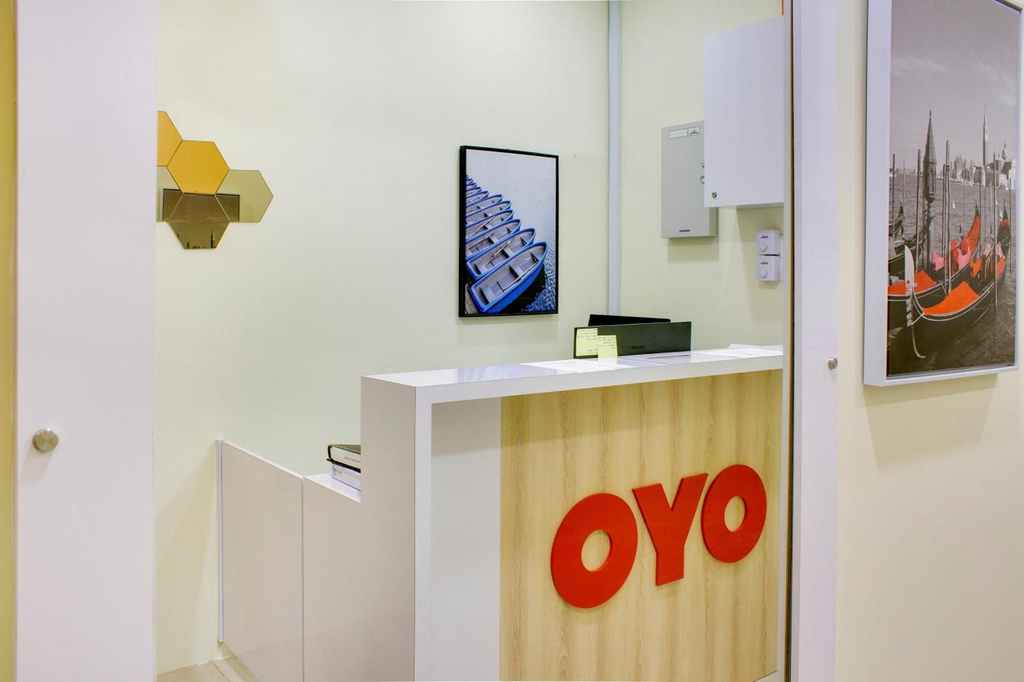 Oyo 90090 Roselyn Inn 2 Pasir Gudang Exteriör bild